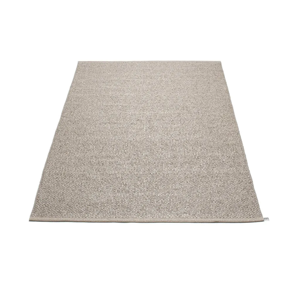 East Hampton Plastic Floor Mats Mud/Metallic (Multiple Sizes)